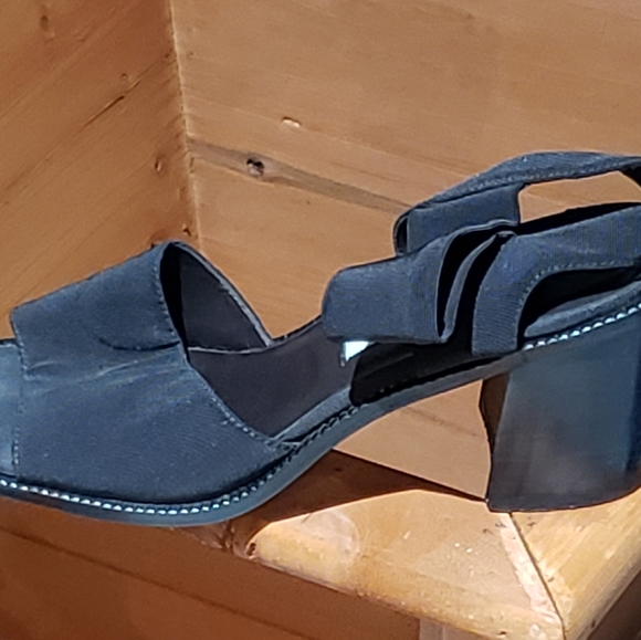 Shoes - Picture 2 of 8